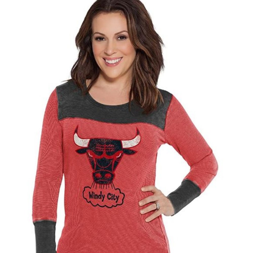 NWT- Womens NBA Chicago Bulls Long Sleeve Shirt! Medium